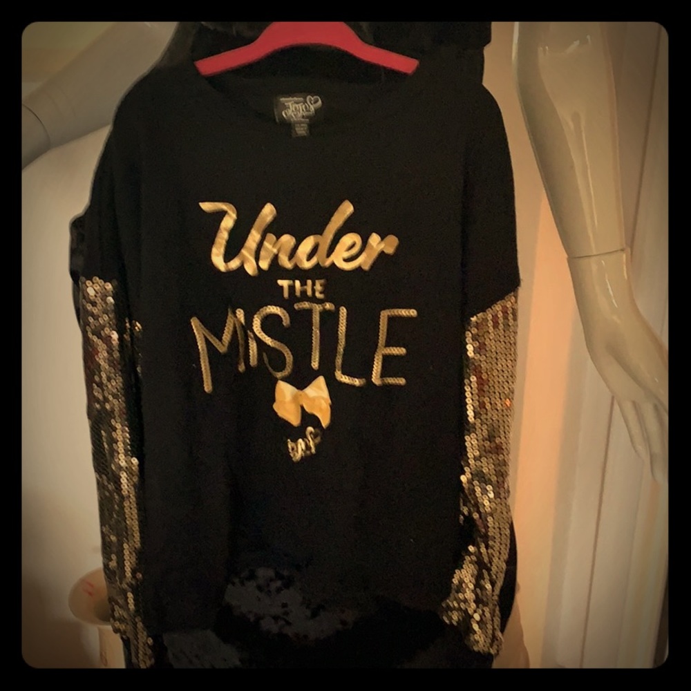 Jojo top black and gold tones shine stunning!